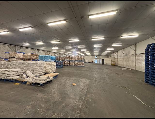 1,558M² WAREHOUSE TO LET IN EPPING INDUSTRIAL